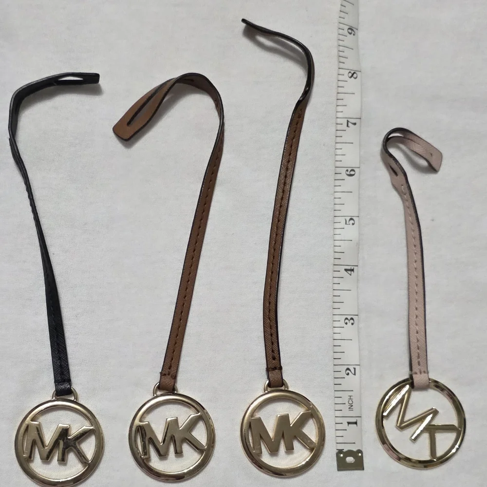 Michael Kors Medium Gold Logo Hangtag - Picture 2 of 4